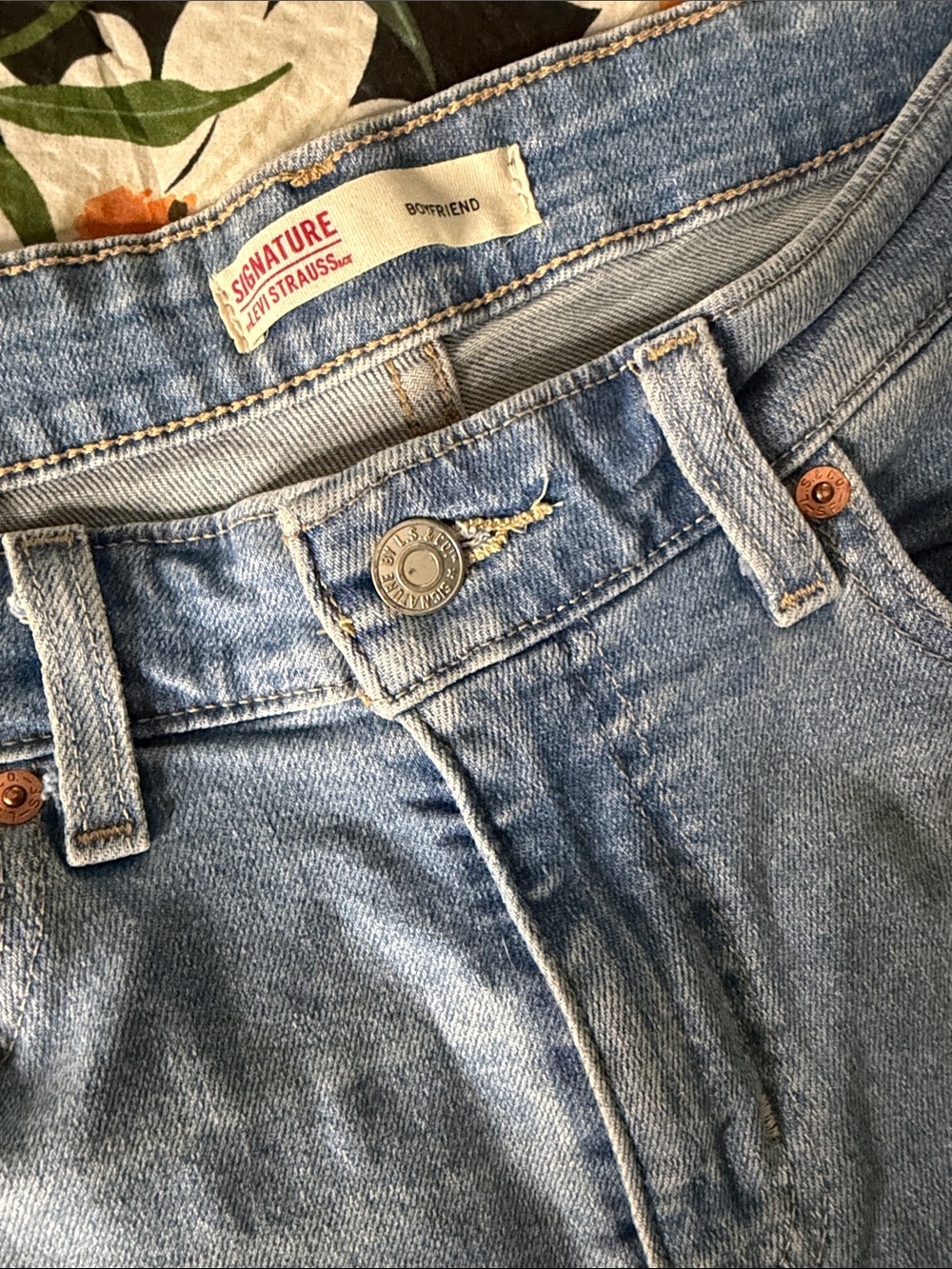 Signature by Levi Strauss Light Wash Boyfriend Jeans 16